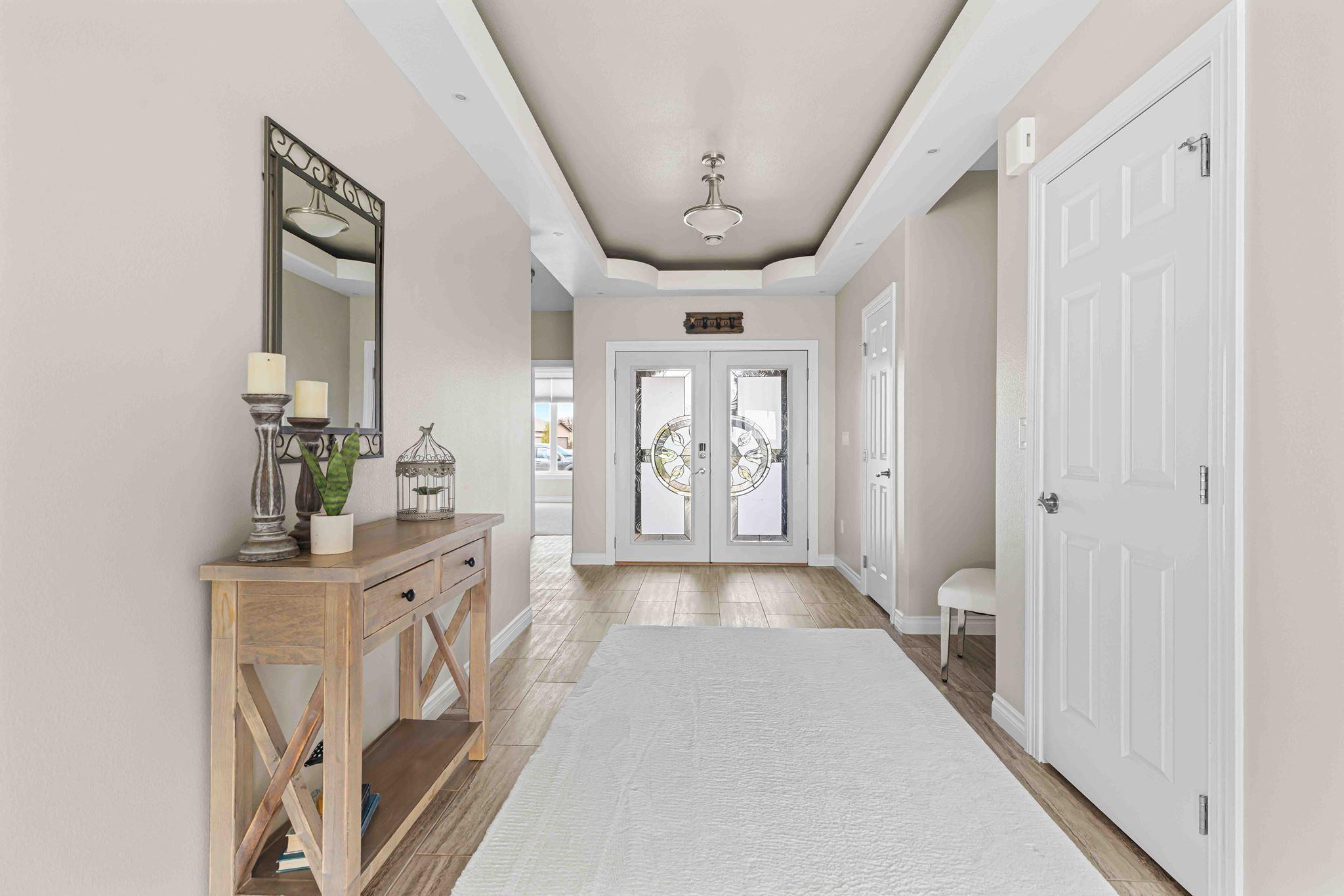 5419 Foyer.jpg