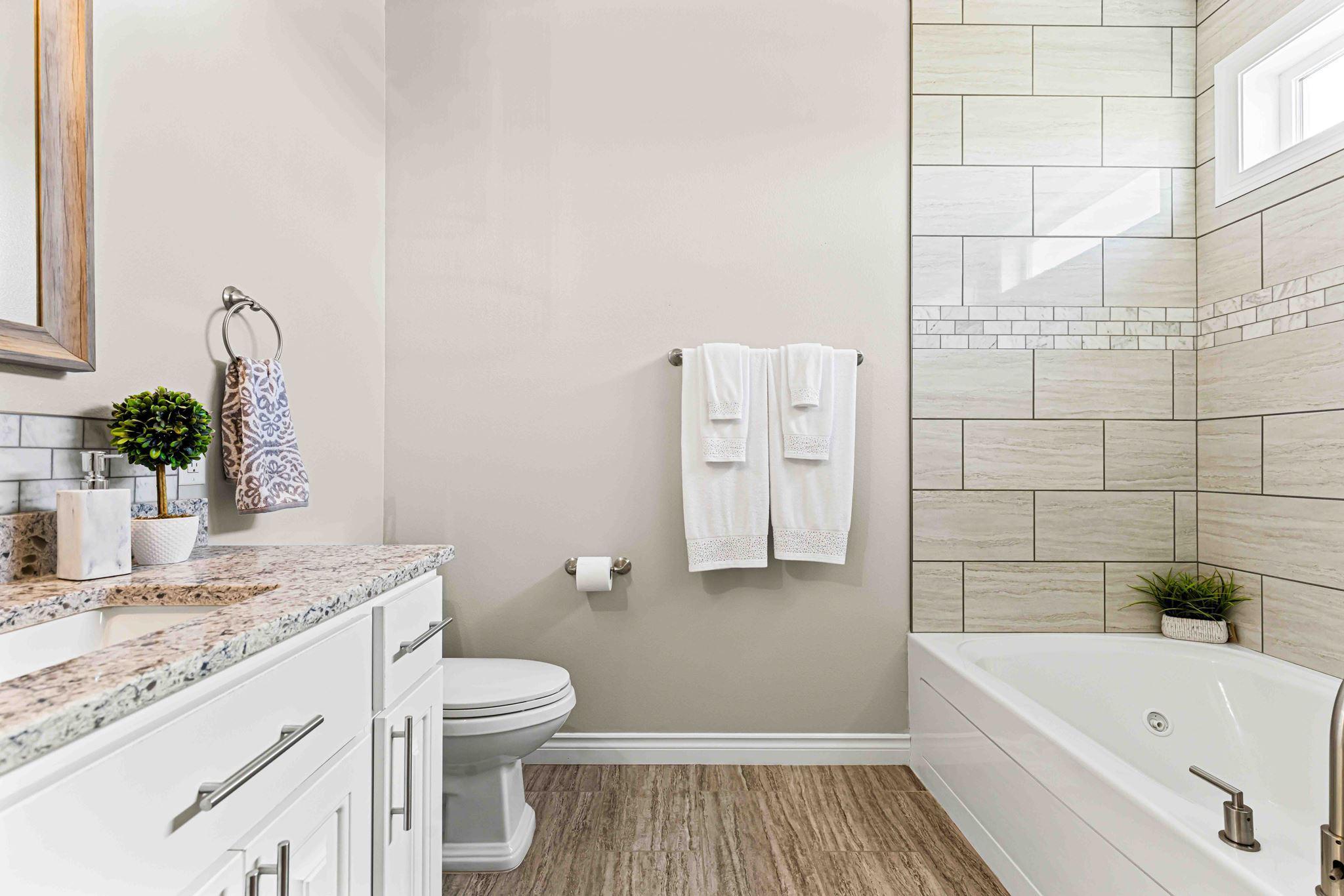 5419 Guest Bath2.jpg