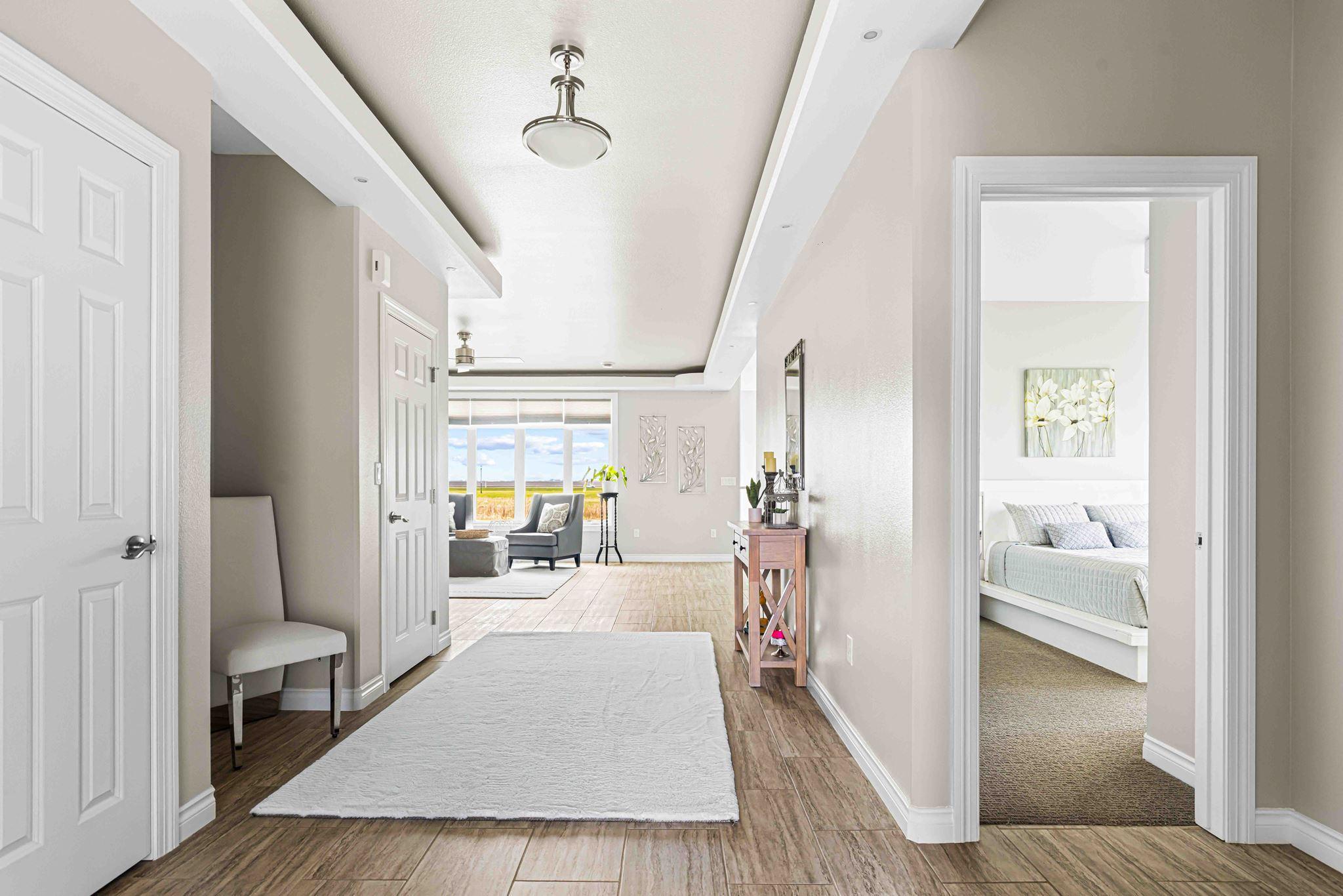 5419 Foyer2.jpg
