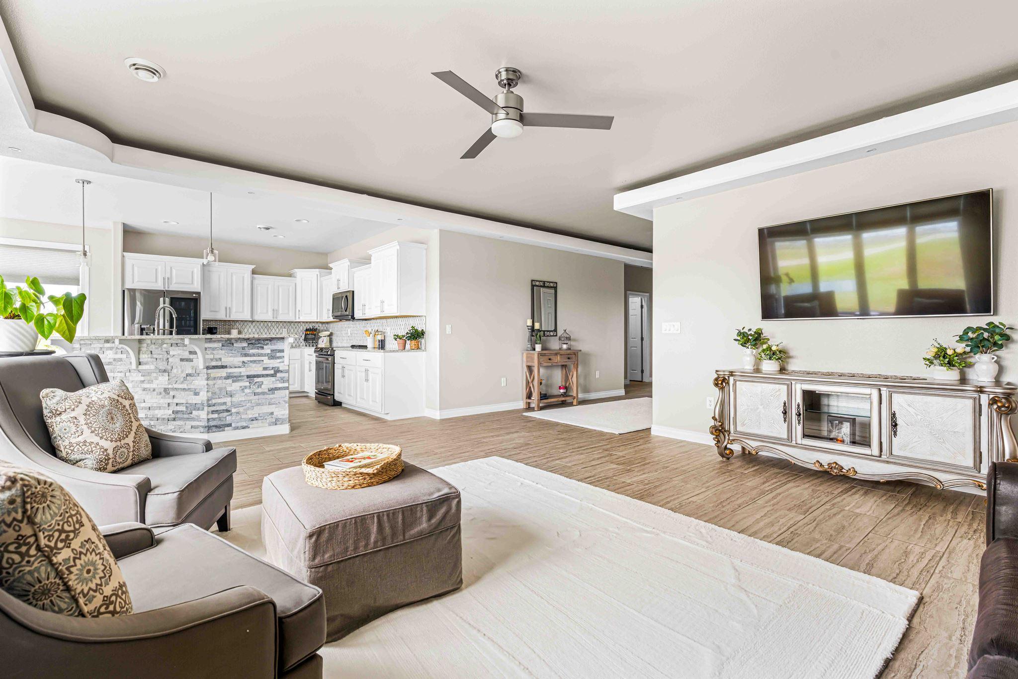 5419 Living Room2.jpg