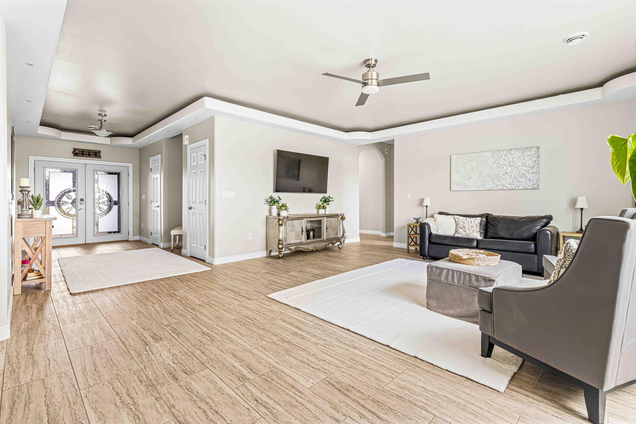 5419 Living Room.jpg