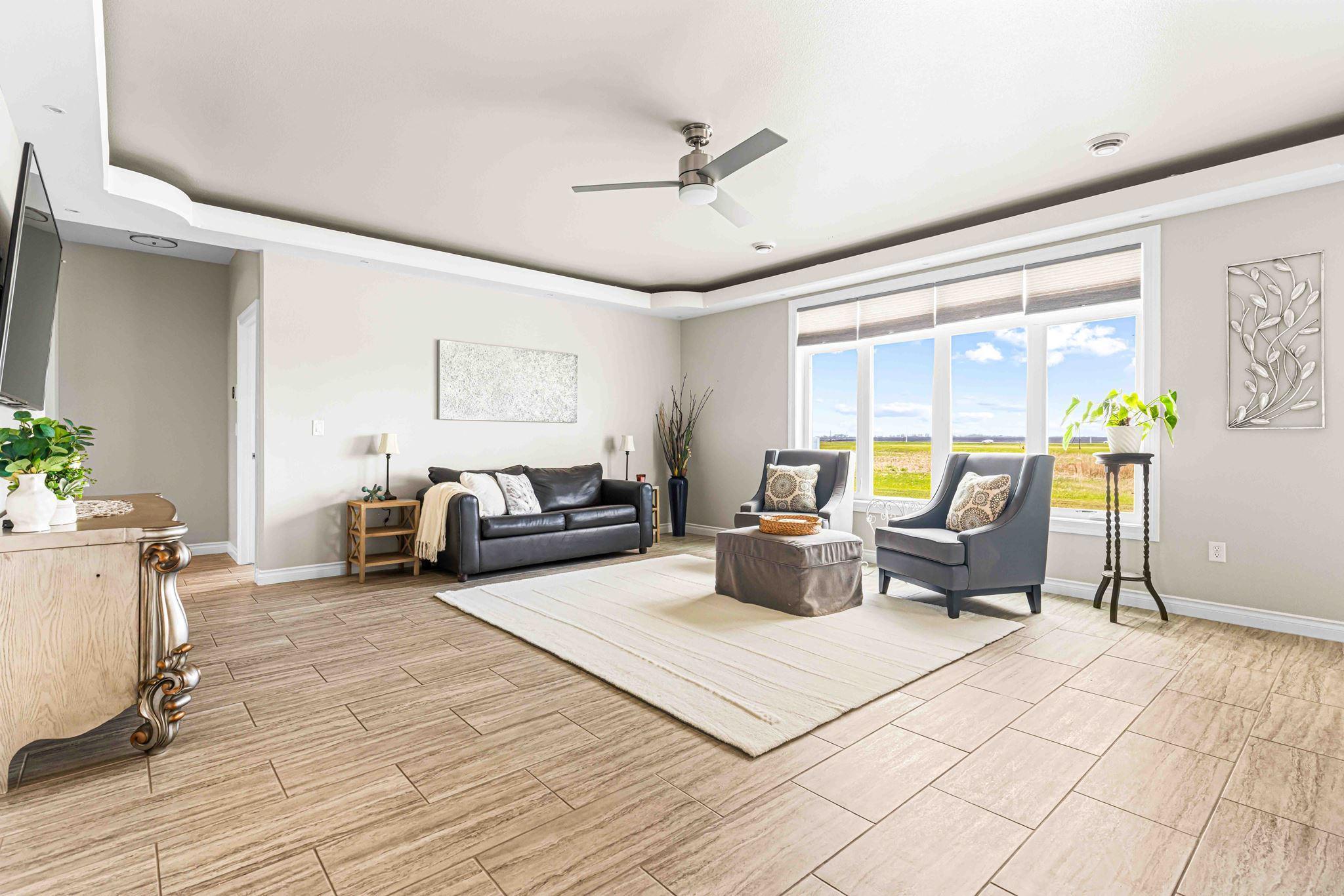 5419 Living Room4.jpg