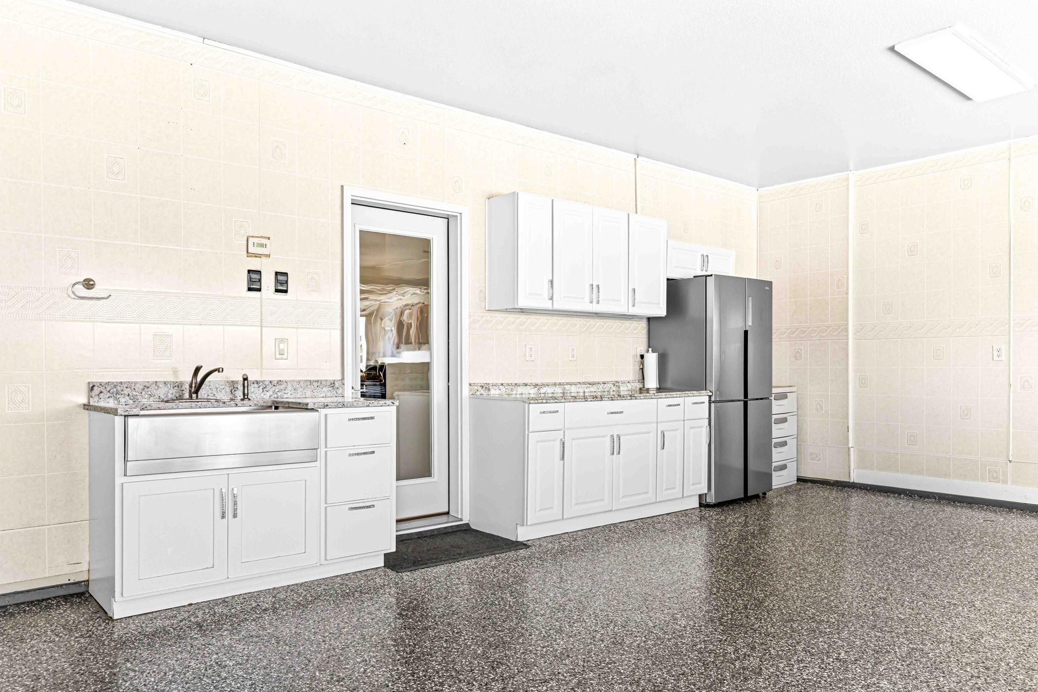 5419 Gaarage Cabinets2.jpg