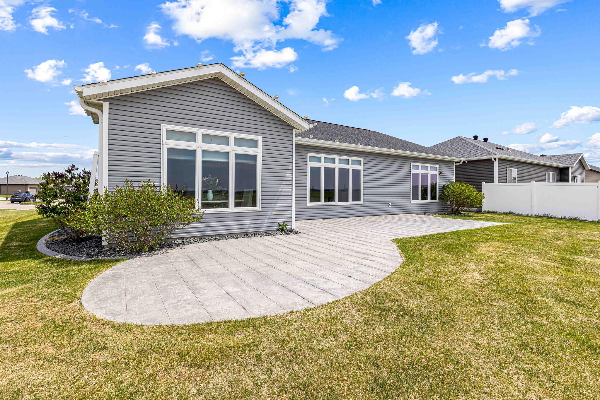 5419 back patio.jpg