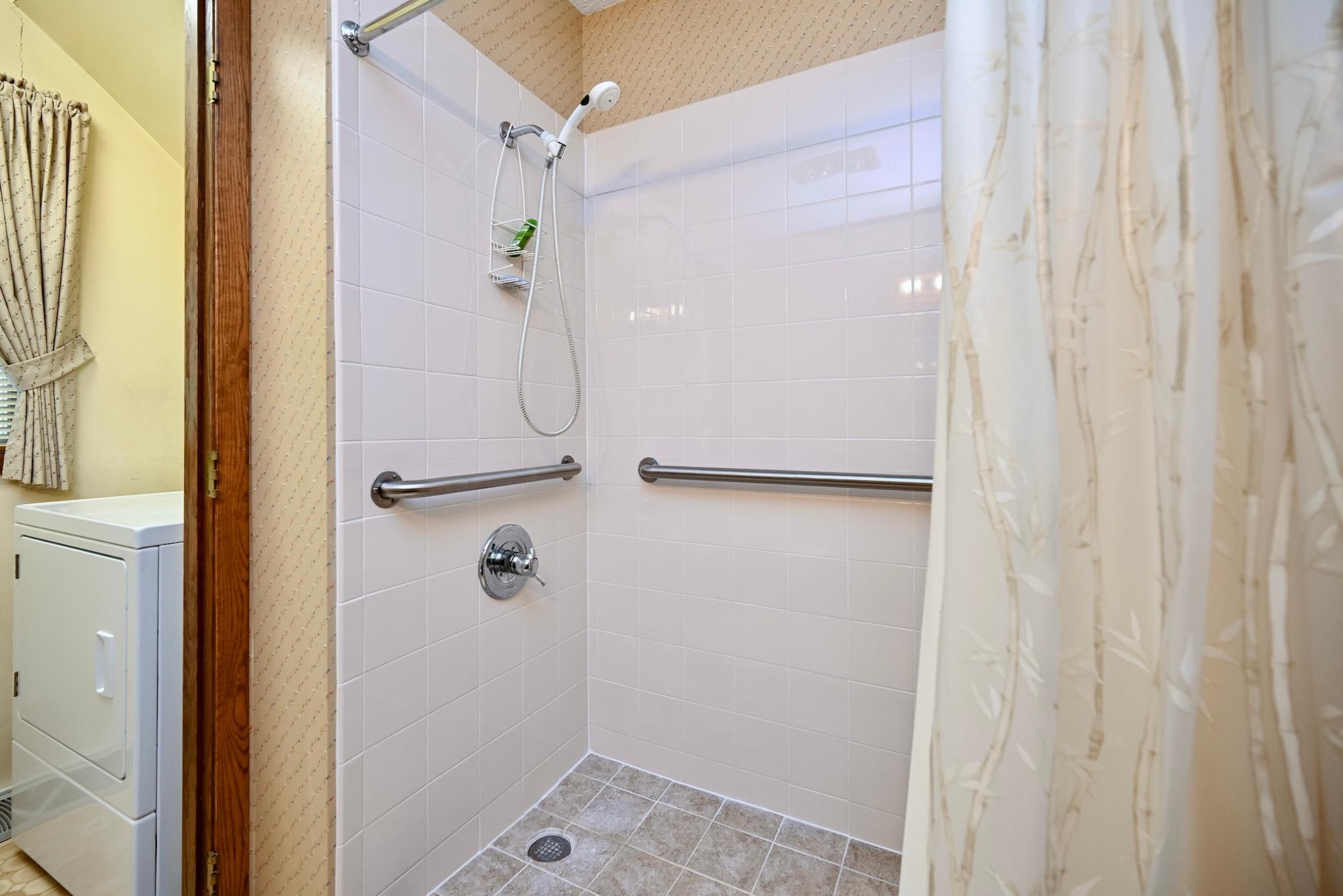 14 Bathroom II.jpg
