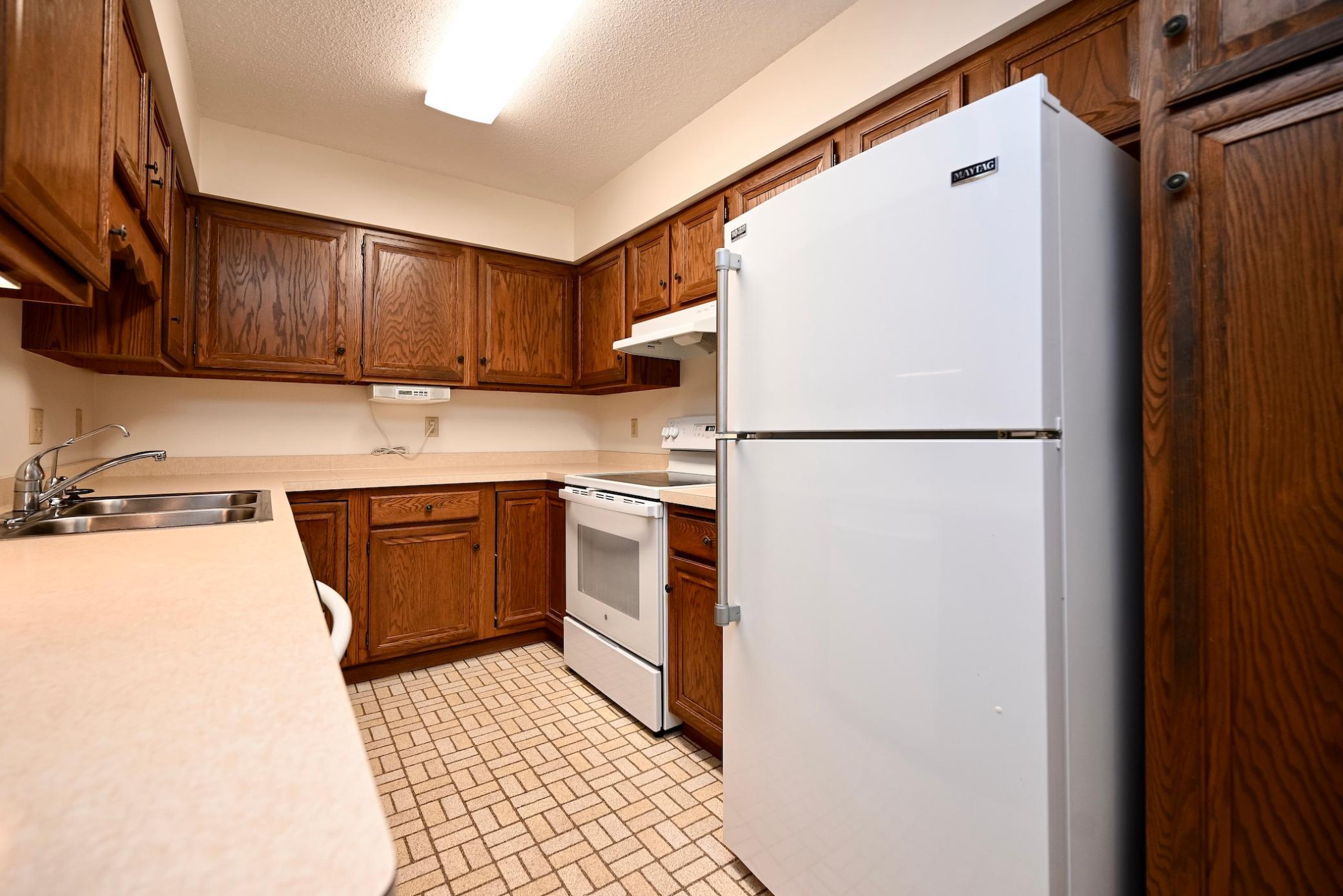7 Kitchen II.jpg