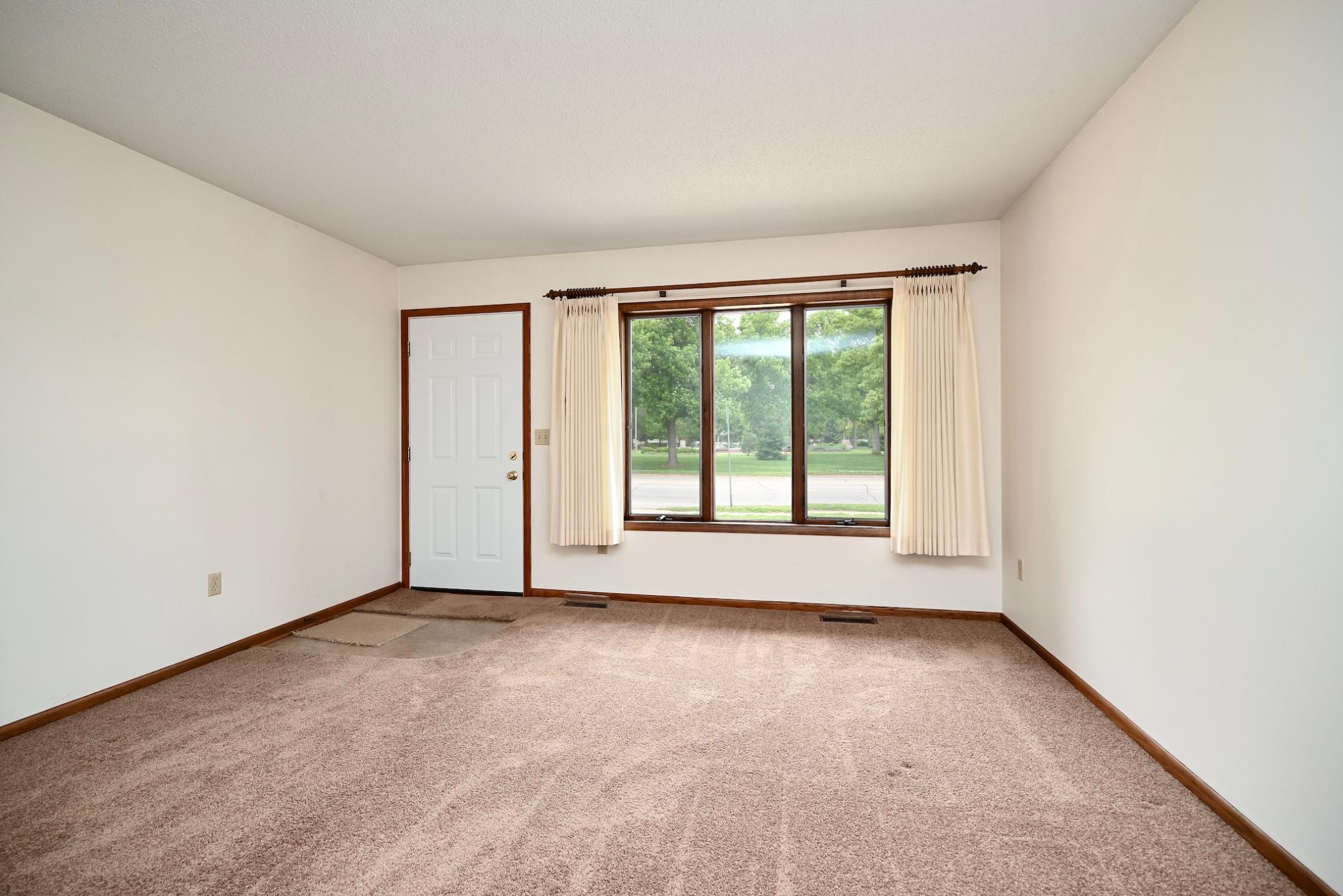 2 Living Room I.jpg
