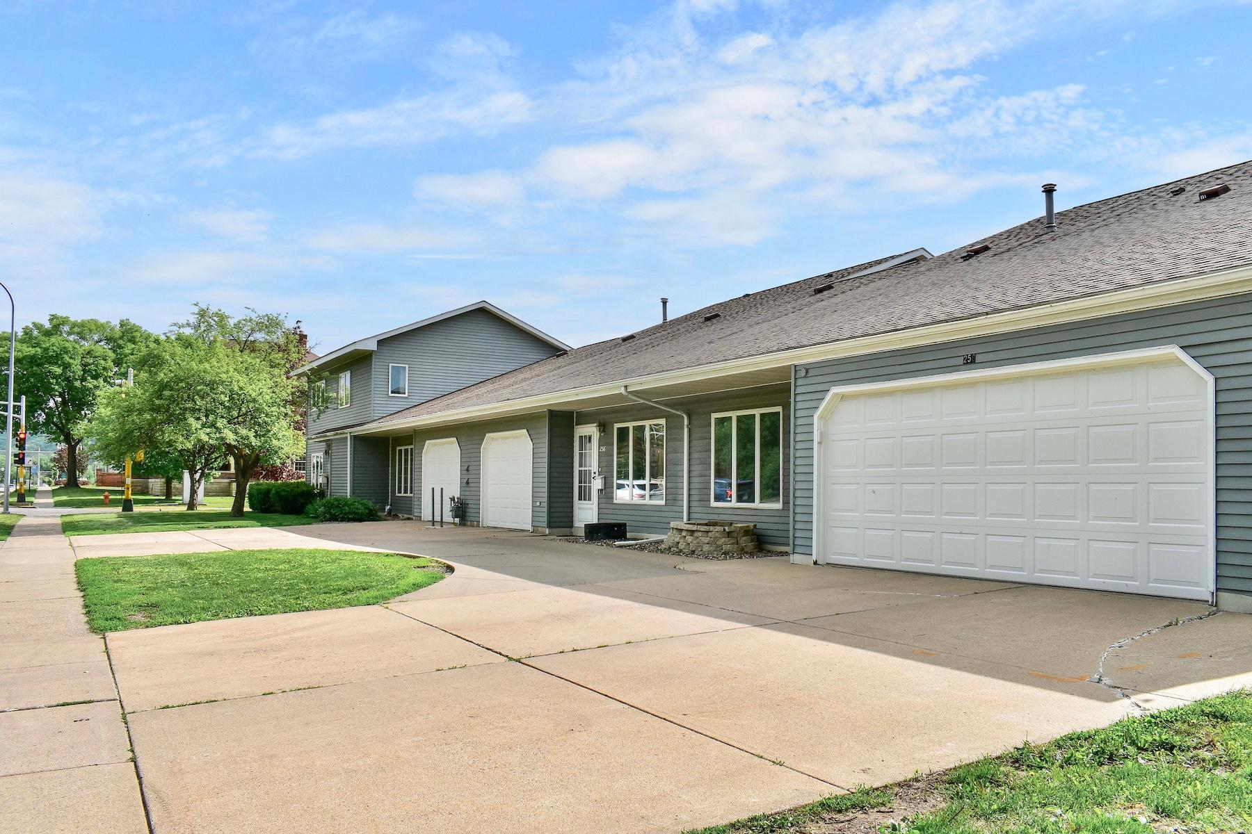 27 Circular Driveway.jpg