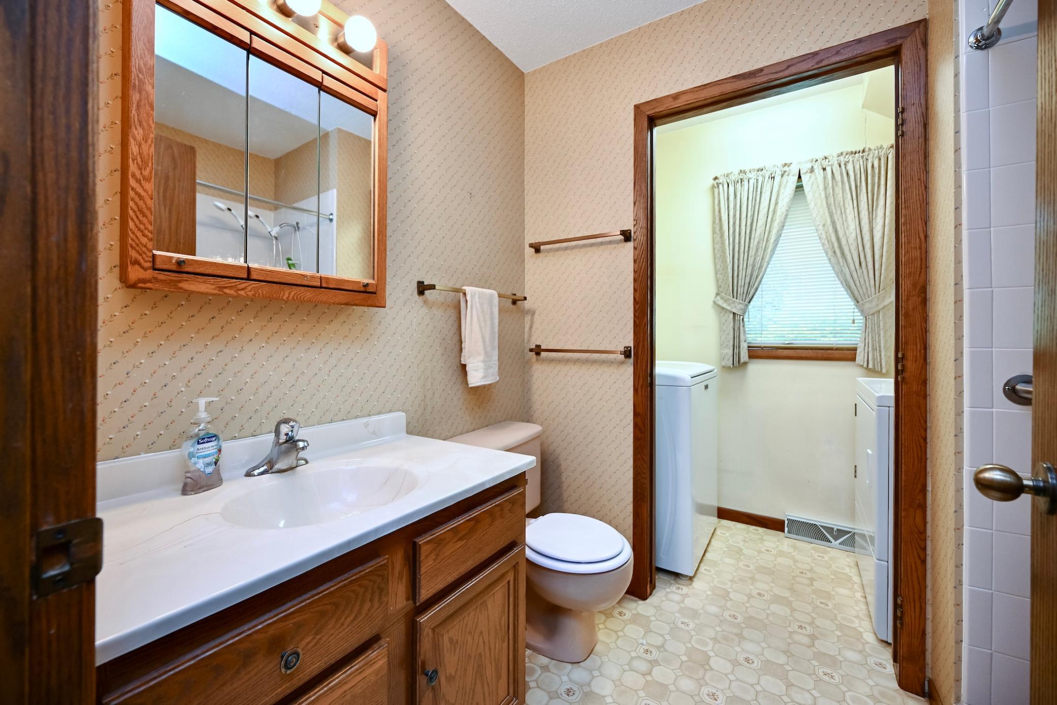 13 Bathroom I.jpg
