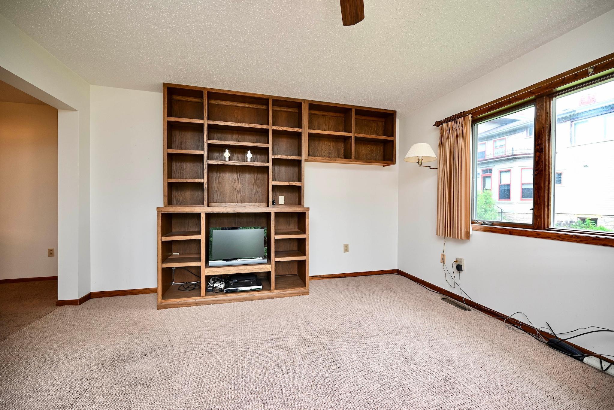 9 Family Room I.jpg