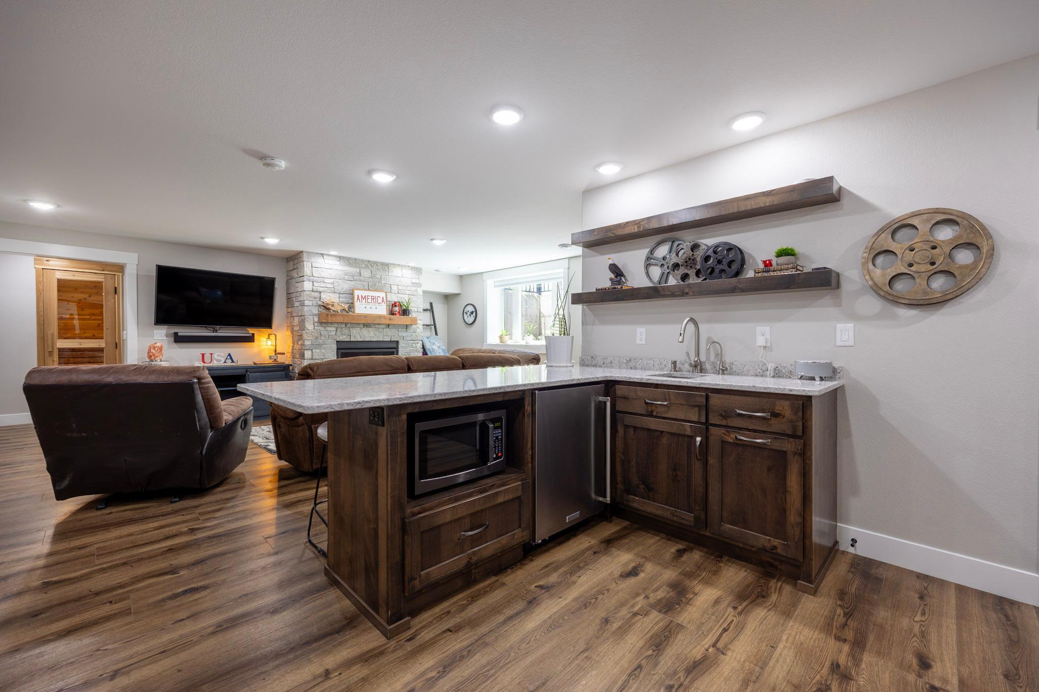 LL Family room/wet bar
