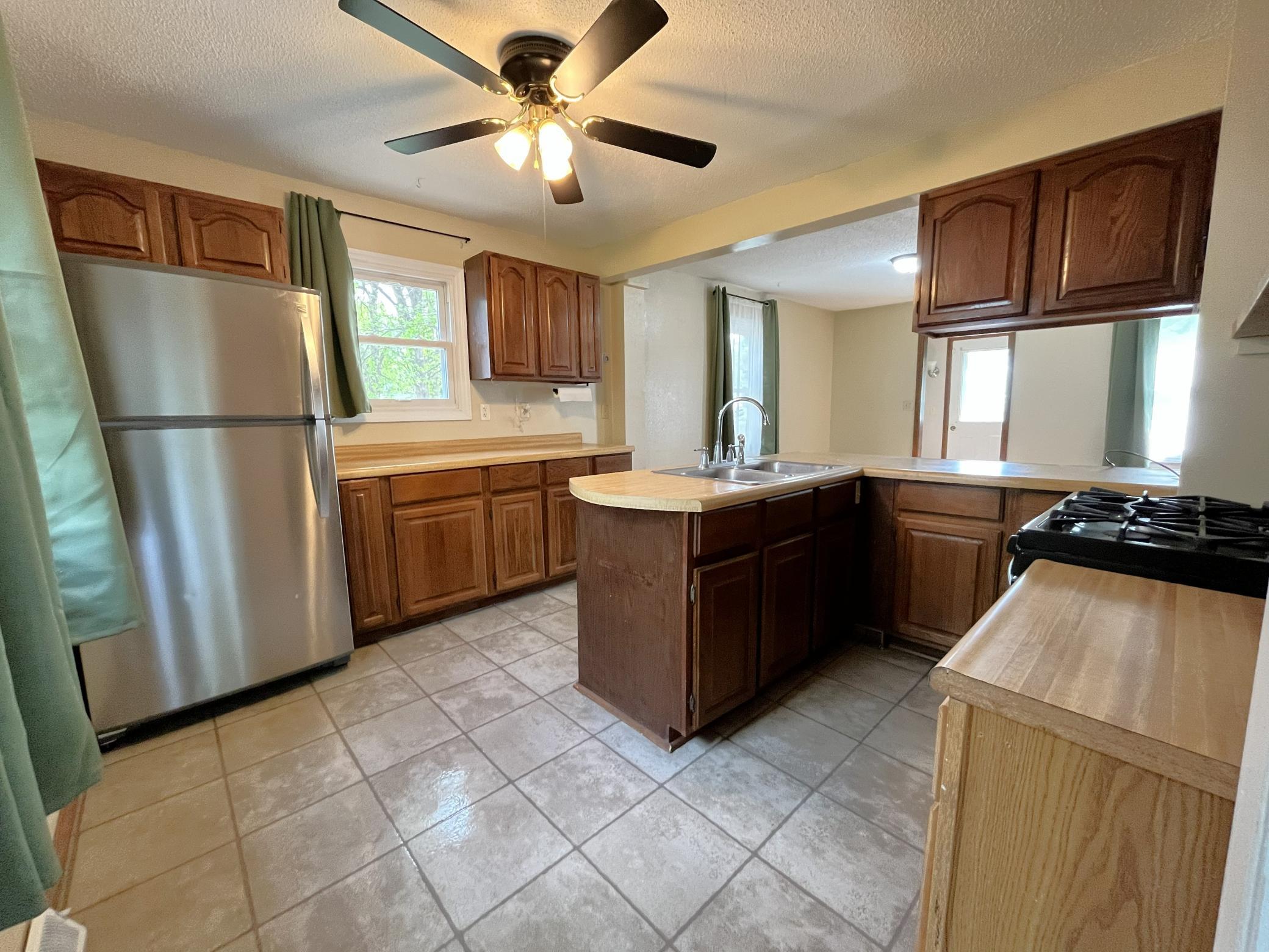 kitchen 2.jpg