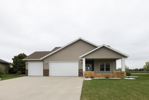 647 43 1/2 Avenue S, Moorhead, MN 56560