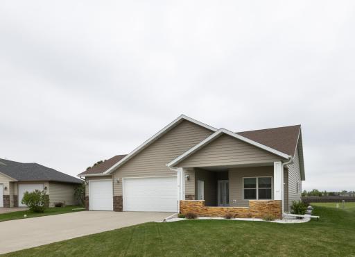 647 43 1/2 Avenue S, Moorhead, MN 56560
