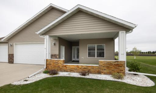 647 43 1/2 Avenue S, Moorhead, MN 56560