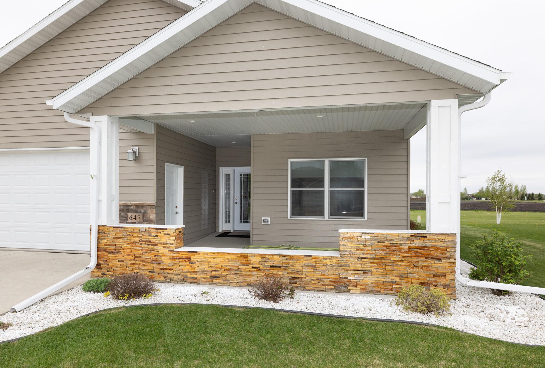 Covered Front Porch!