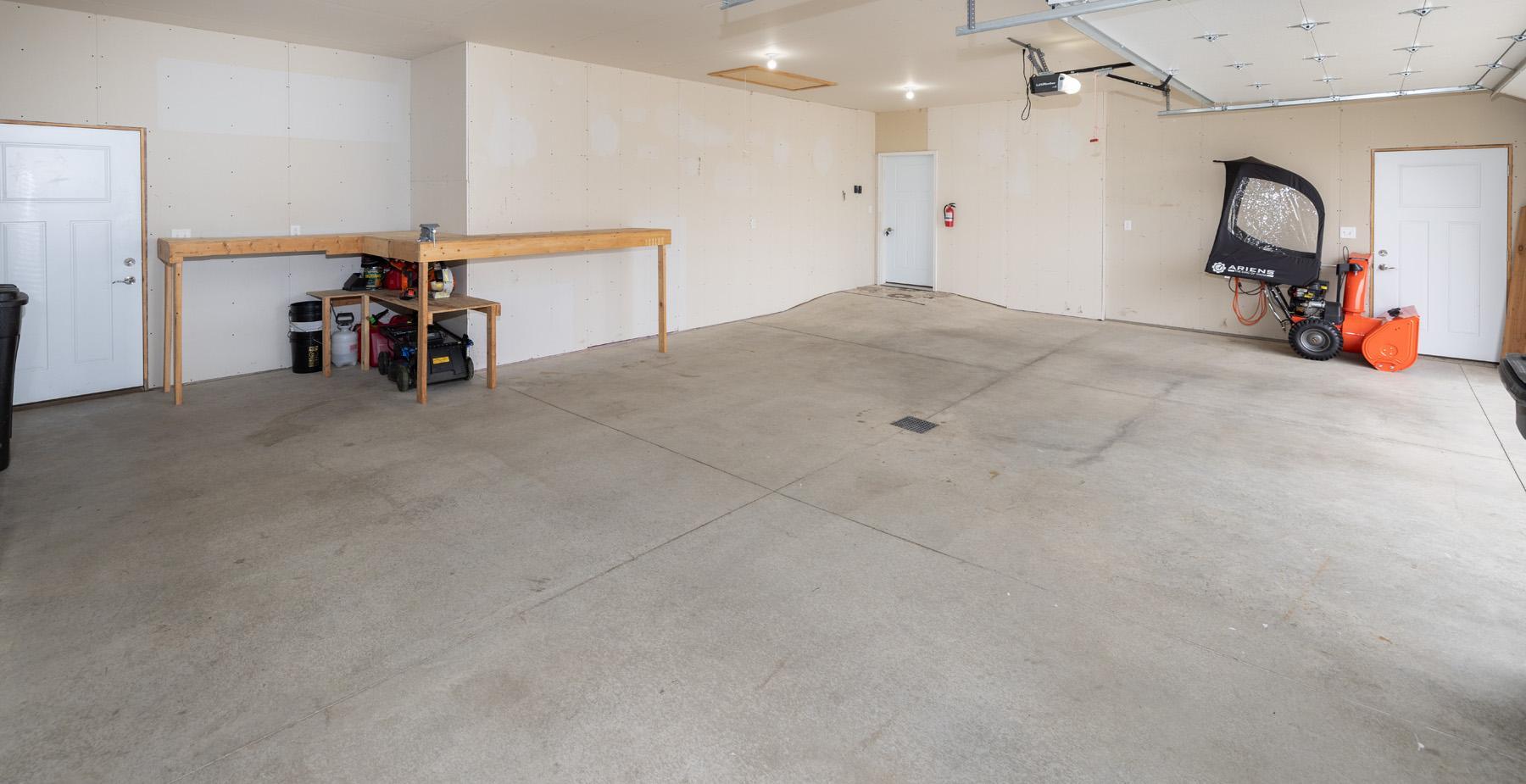 Bright Garage w/Floor Drain