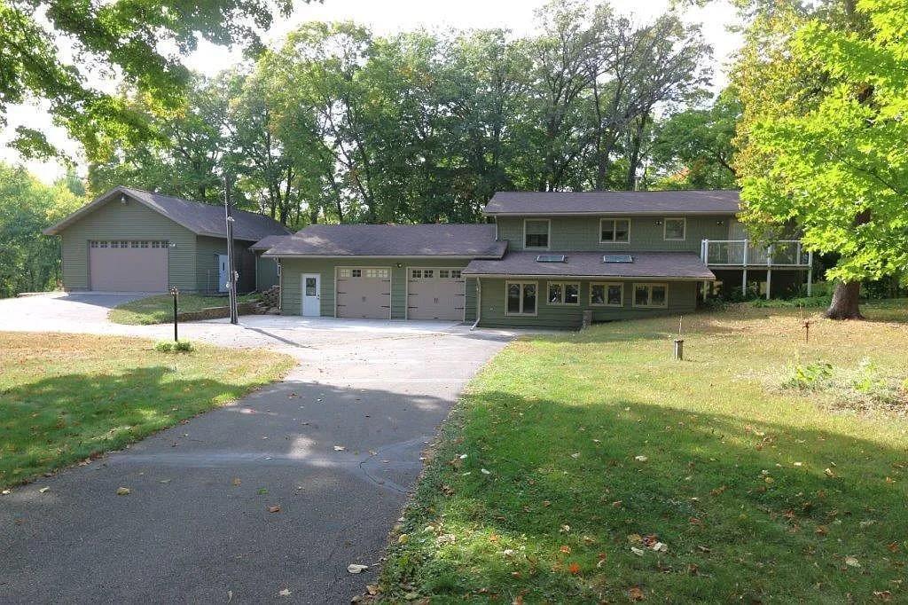 44011 WEST PAUL LAKE DR front.jpg