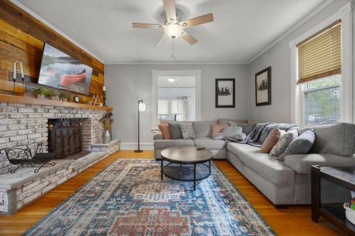 Hardwood floors, whitewashed fireplace, 9 ft ceilings