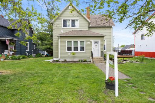 Classic home style, great condition inside & out