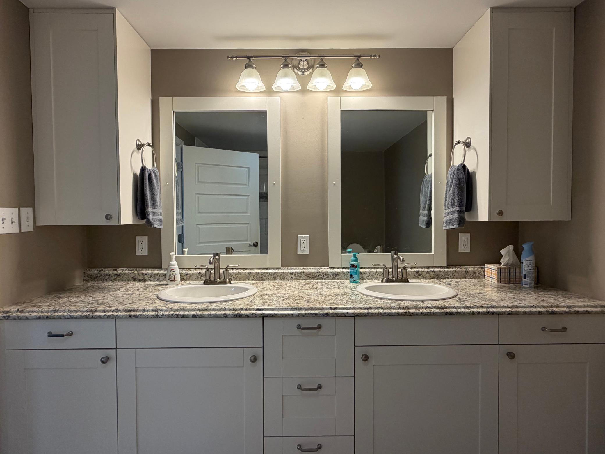 Upper Level Bathroom - #2.jpg