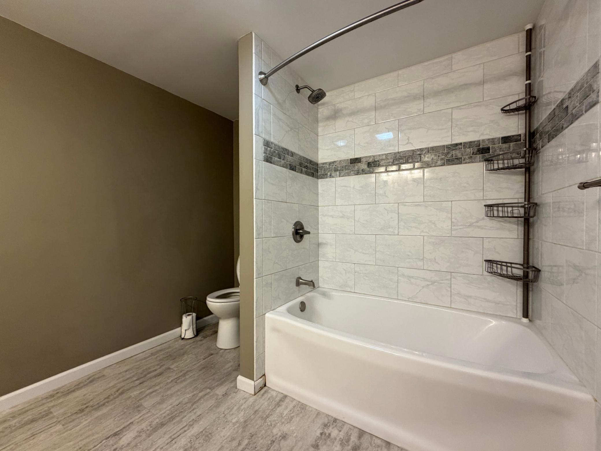 Upper Level Bathroom - #3.jpg