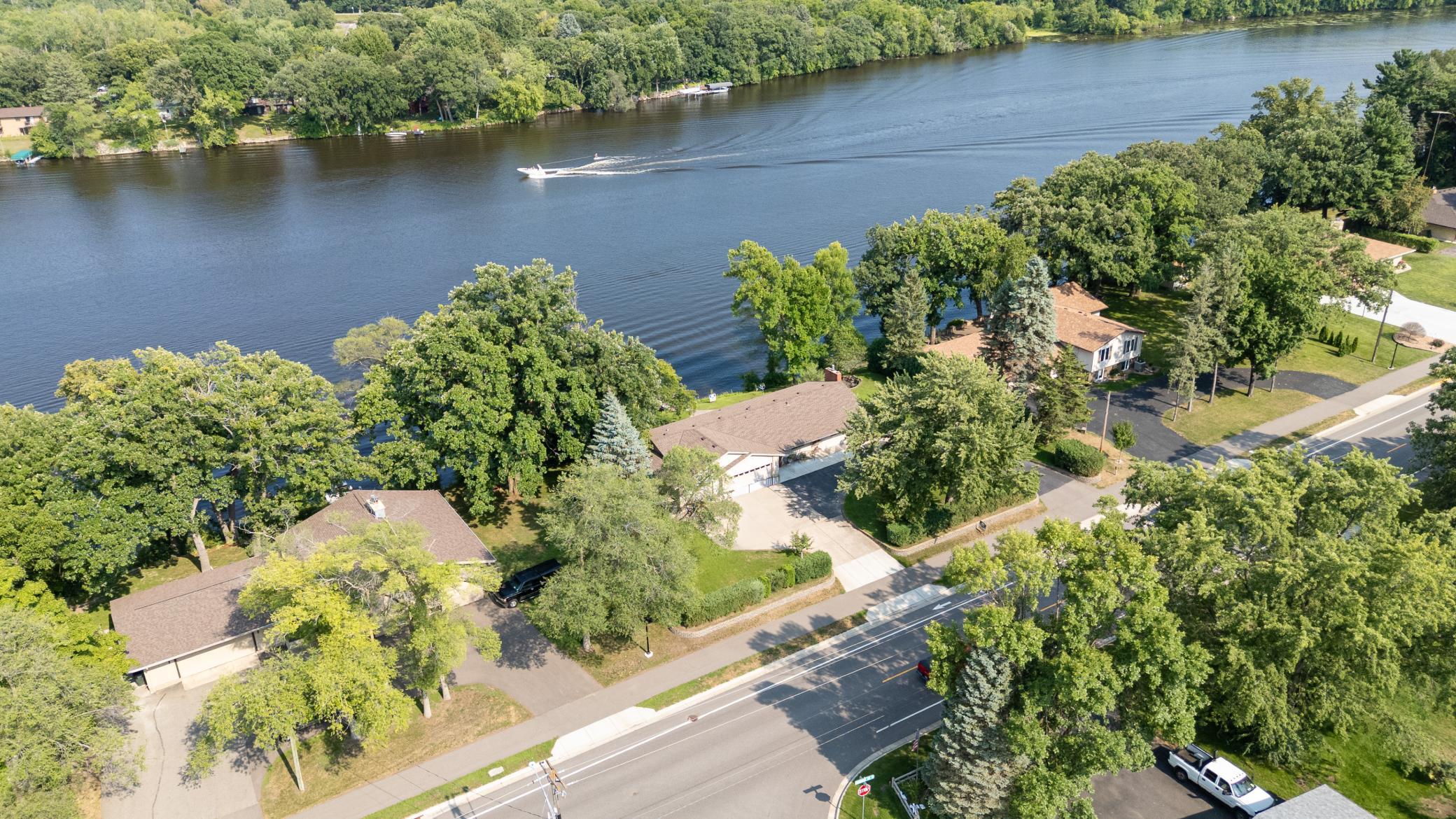 904 Riverside Ave - Sartell-13.jpg