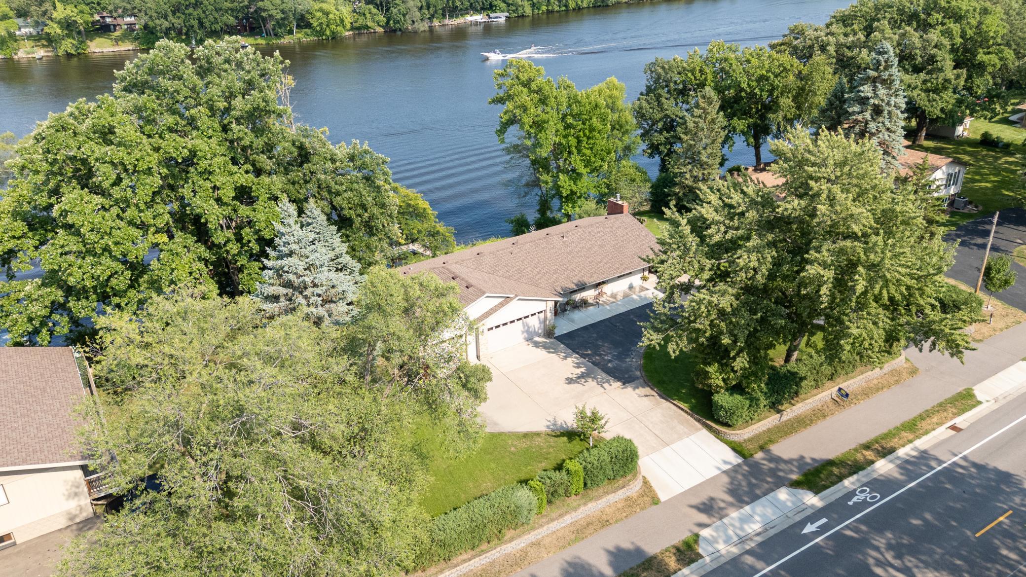 904 Riverside Ave - Sartell-14.jpg