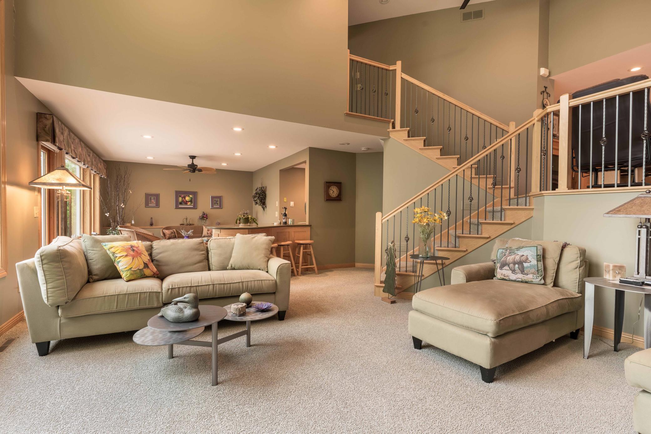 Up to Owner's Suite or down to Entertain