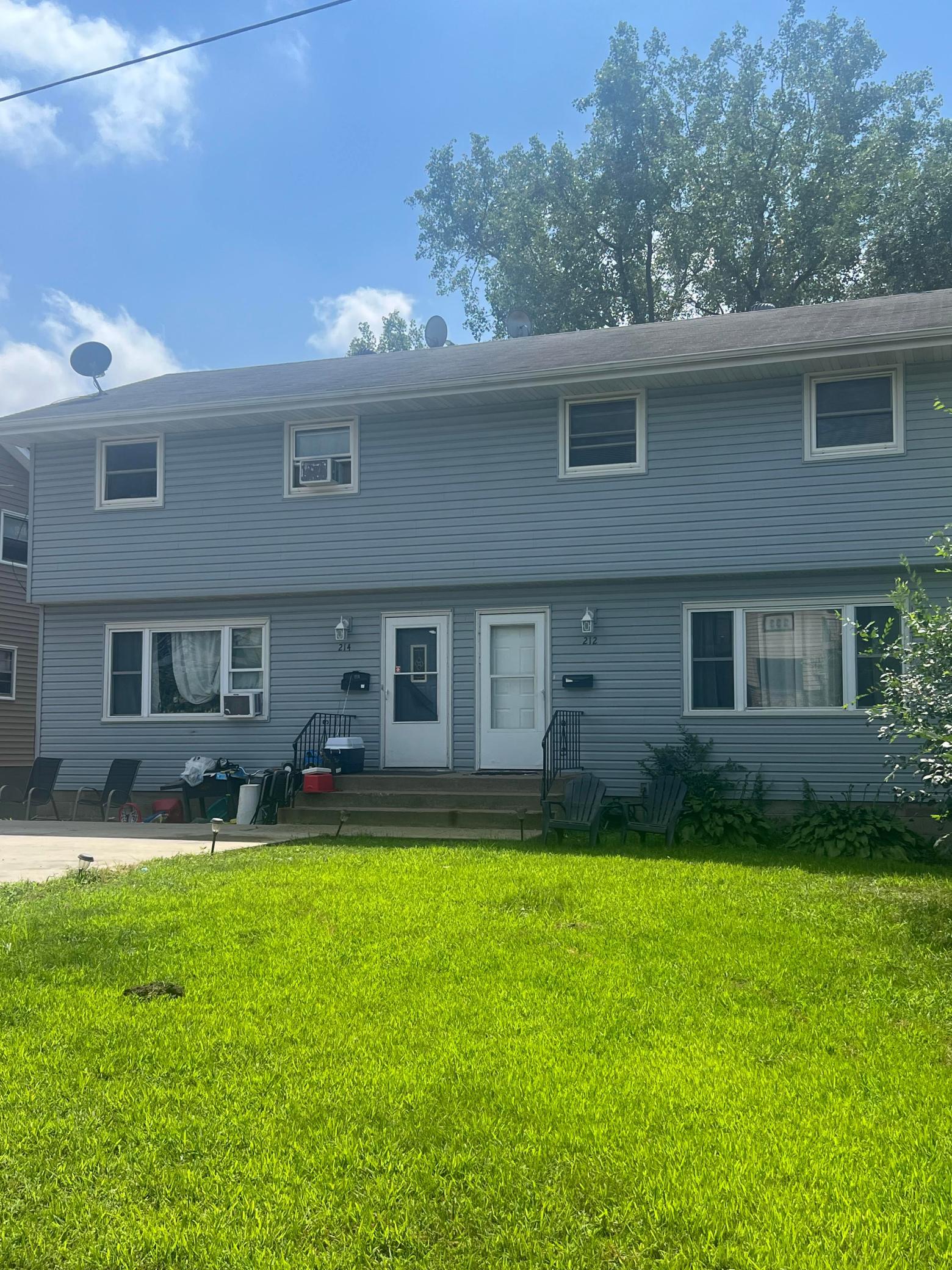 212 42nd Ave Front Photo.jpg
