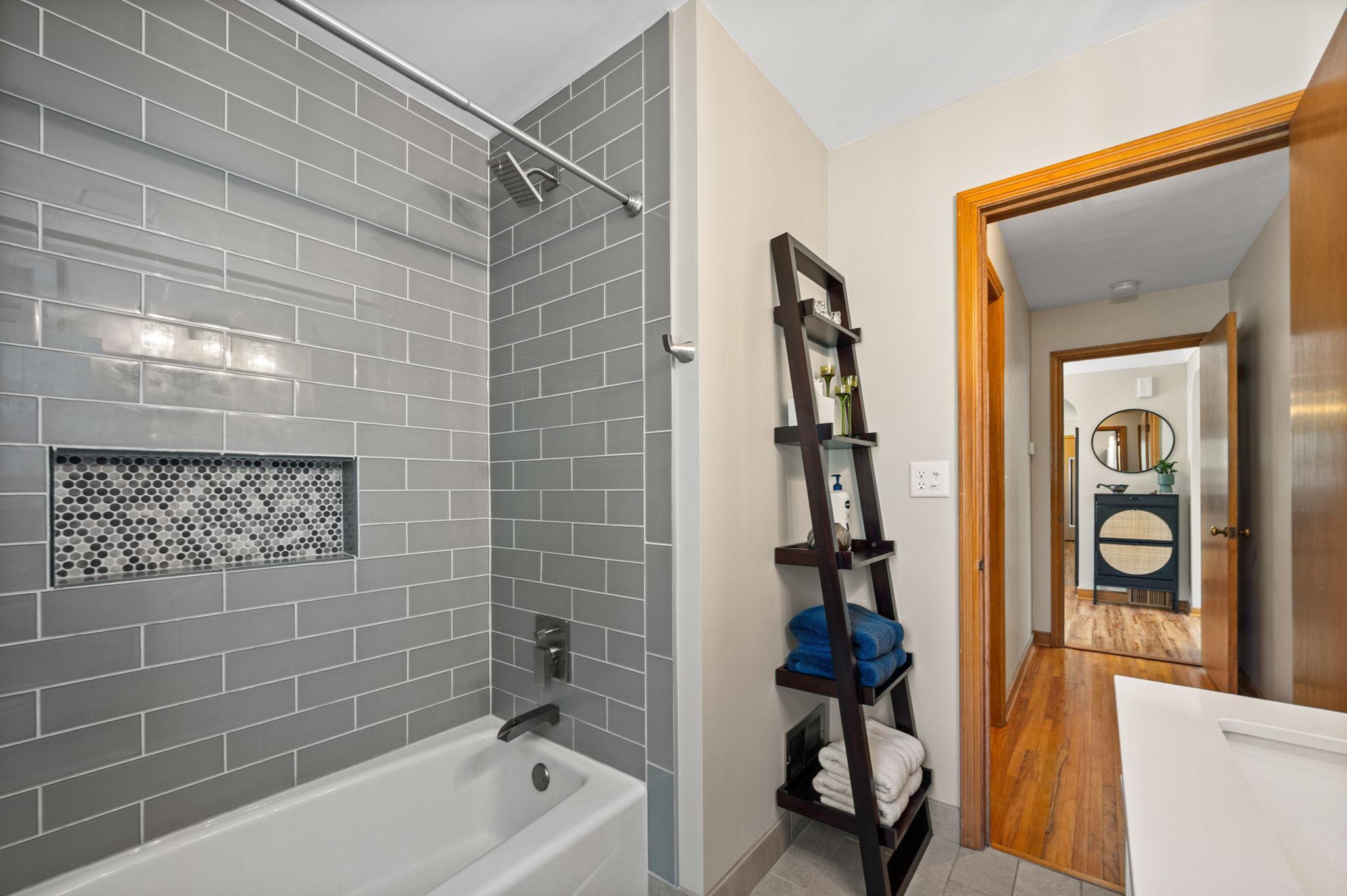 Beautifully Tiled Main Floor Bathroom!