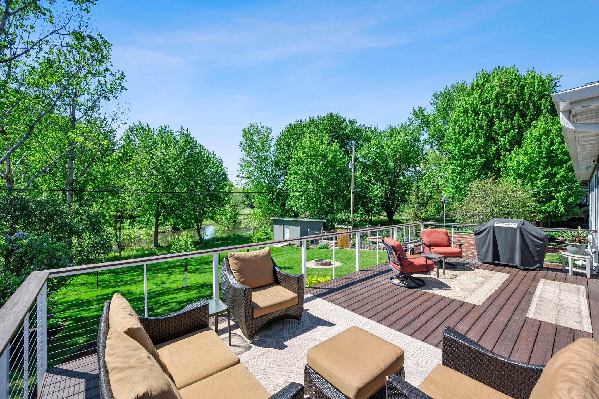 Composite Deck with Cable Railing