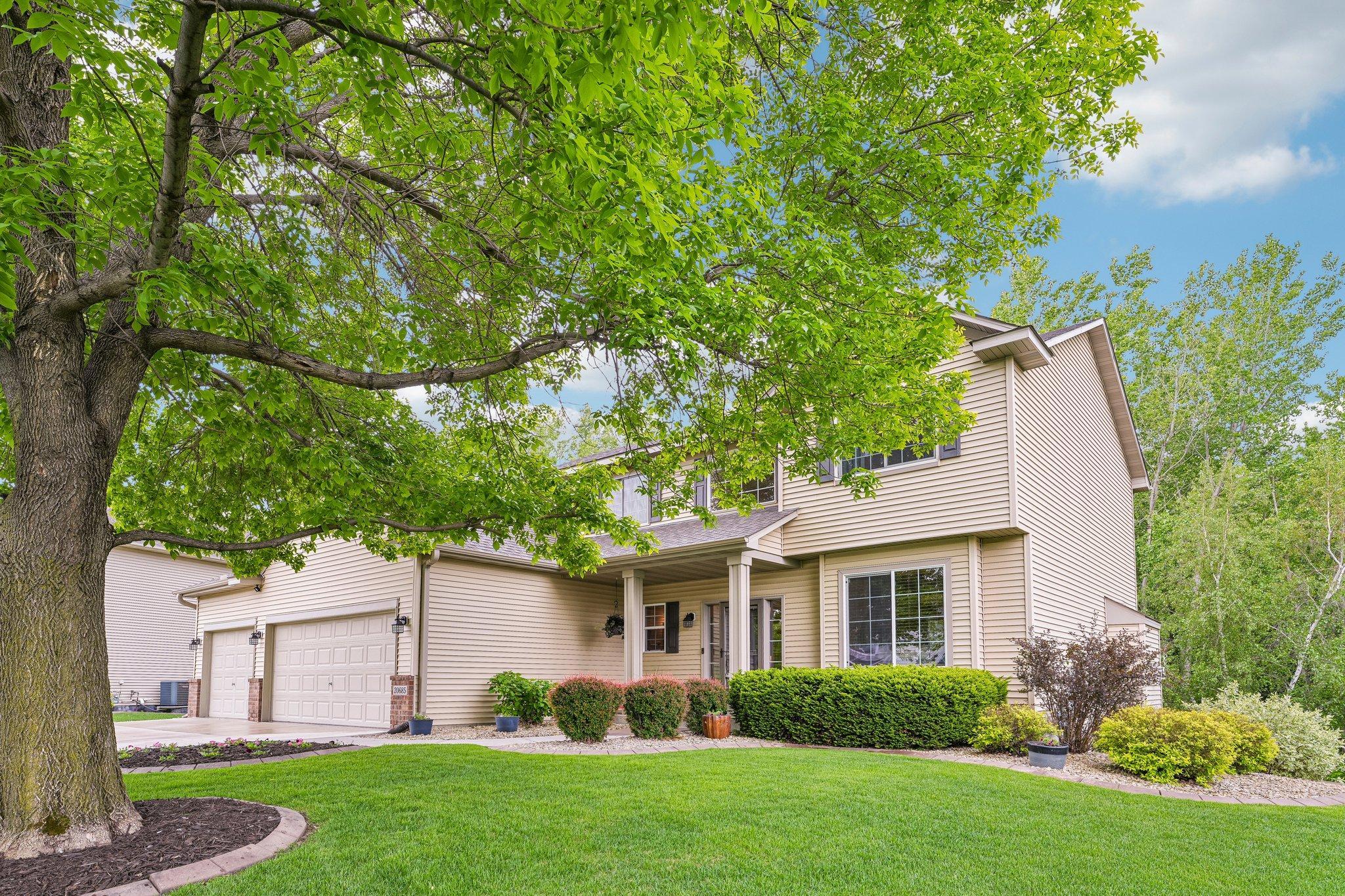 Nice curb appeal!