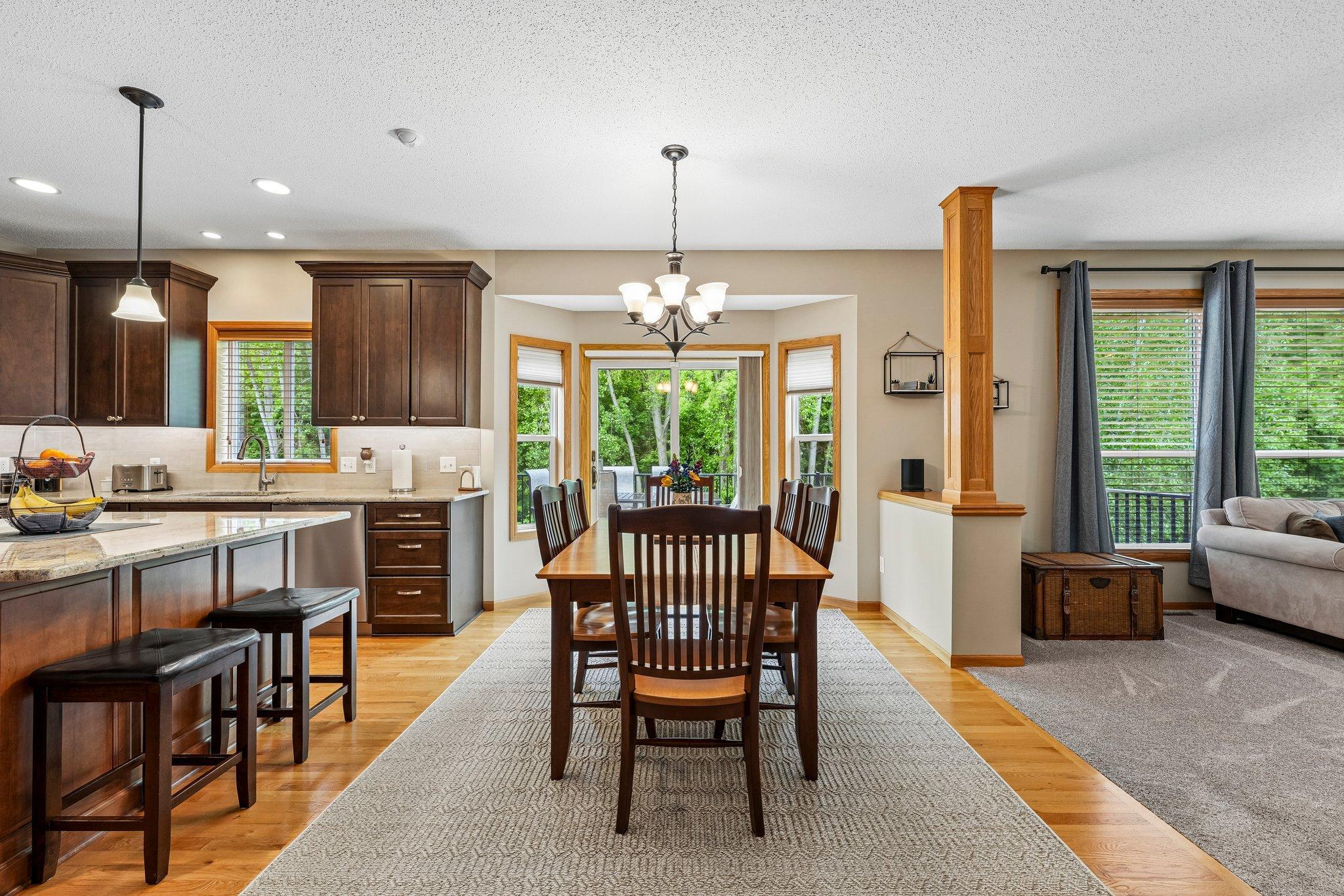 Eat in kitchen/dining area
