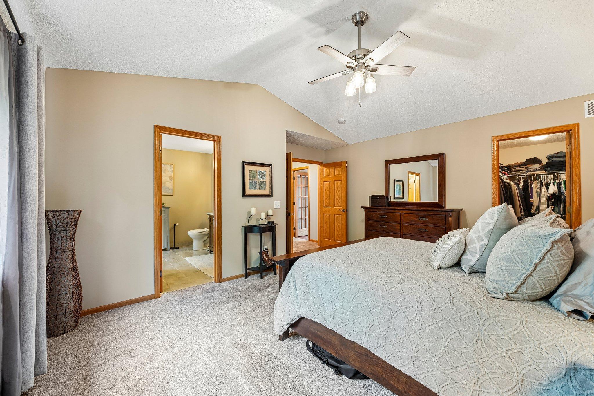 Walk in closet & private bath