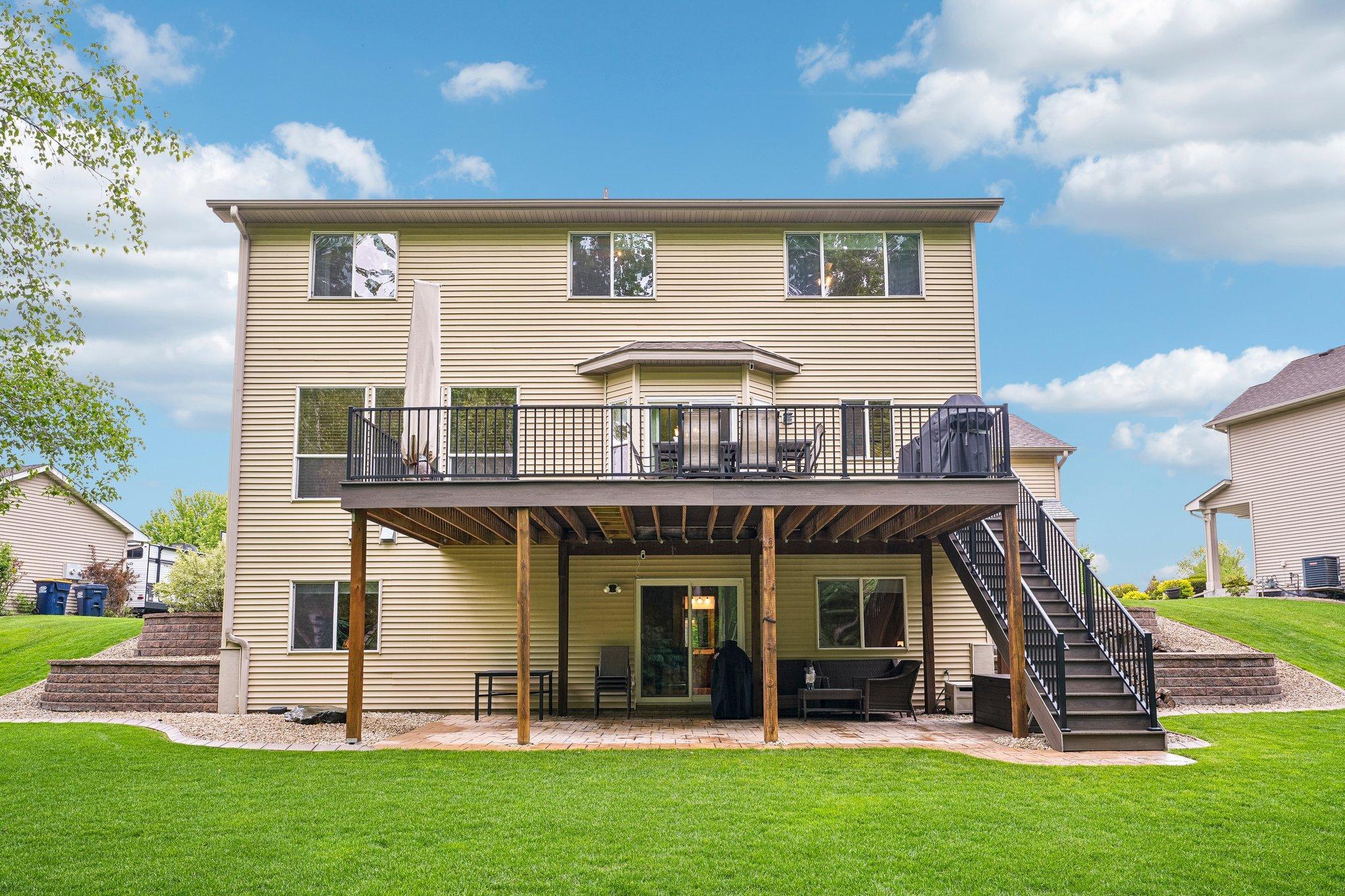 Huge deck with walkout to patio
