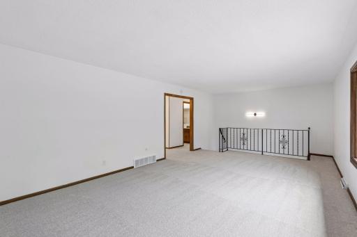 2460 Kewanee Way, Golden Valley, MN 55422