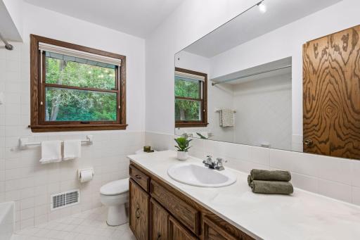 2460 Kewanee Way, Golden Valley, MN 55422