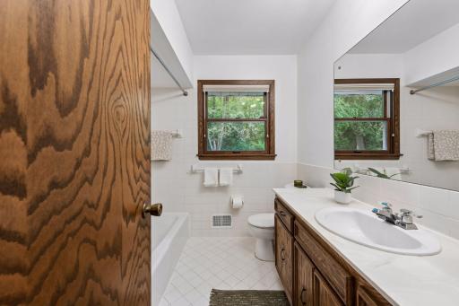 2460 Kewanee Way, Golden Valley, MN 55422