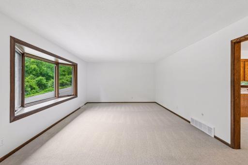 2460 Kewanee Way, Golden Valley, MN 55422