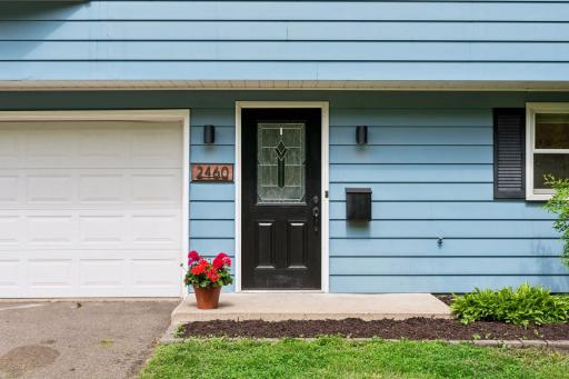 2460 Kewanee Way, Golden Valley, MN 55422