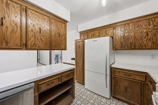 2460 Kewanee Way, Golden Valley, MN 55422