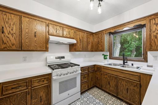 2460 Kewanee Way, Golden Valley, MN 55422