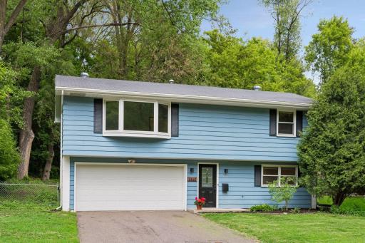 2460 Kewanee Way, Golden Valley, MN 55422