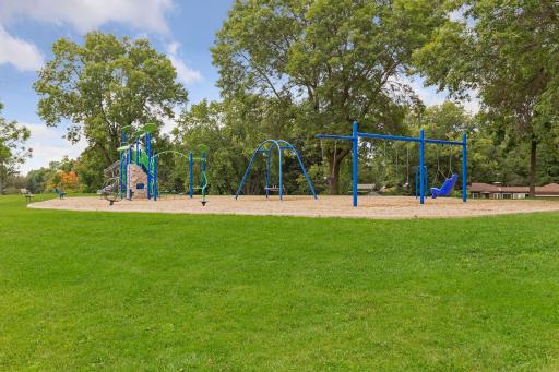 2460 Kewanee Way, Golden Valley, MN 55422