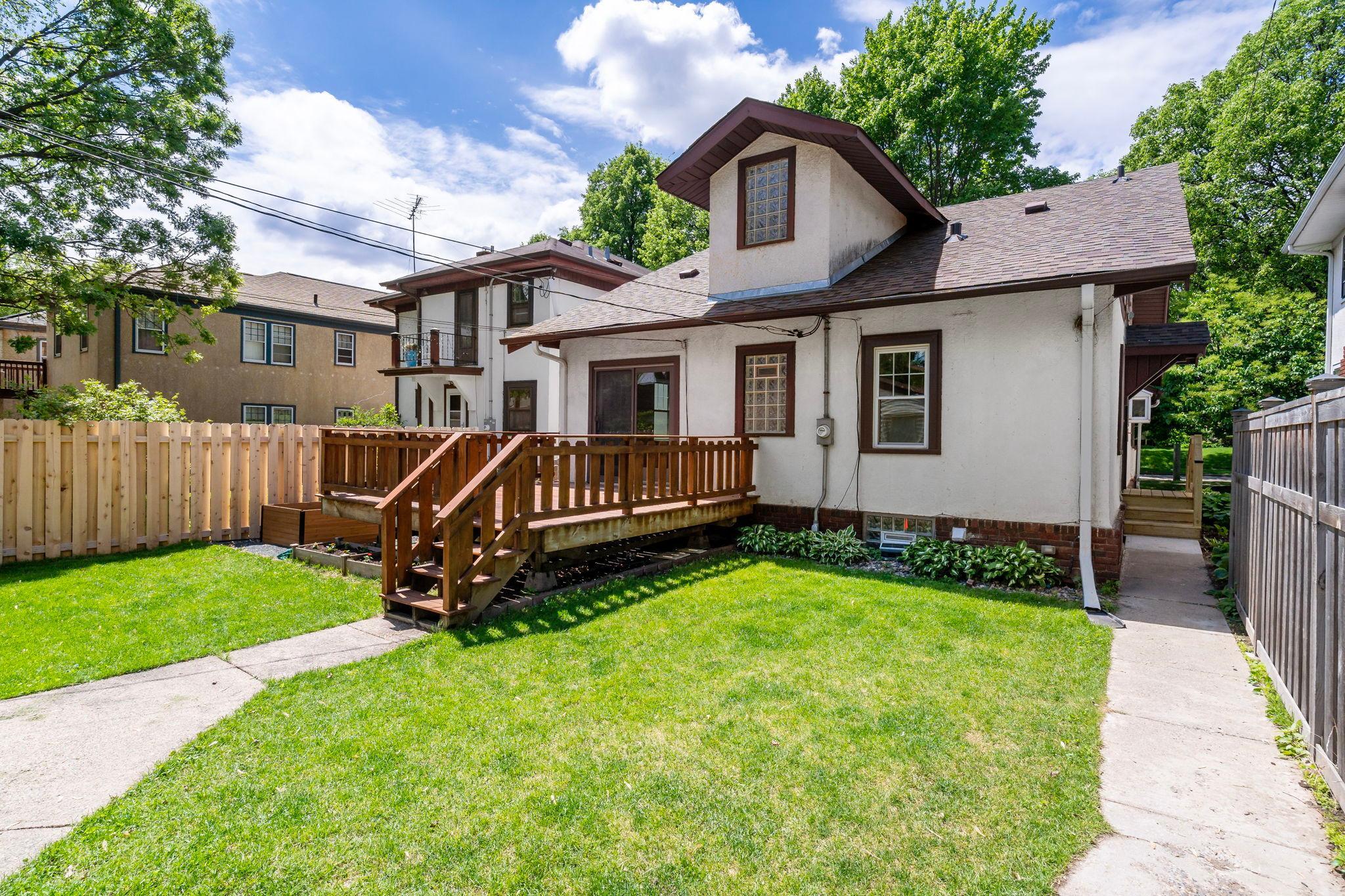48-web-or-mls-4941 Russell Ave S Minneapolis MN_0006 copy.jpg