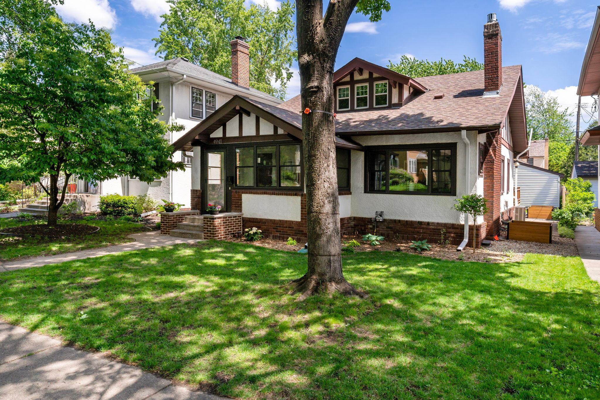 Just a short walk to shops and restaurants in Linden Hills.