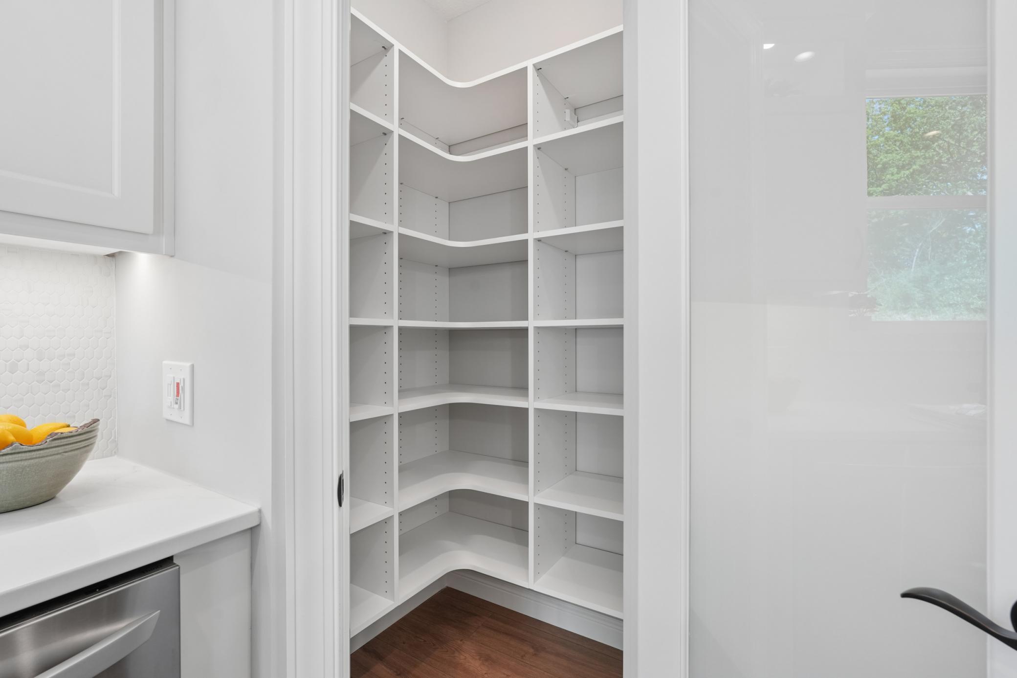 Nice Pantry easy to organize