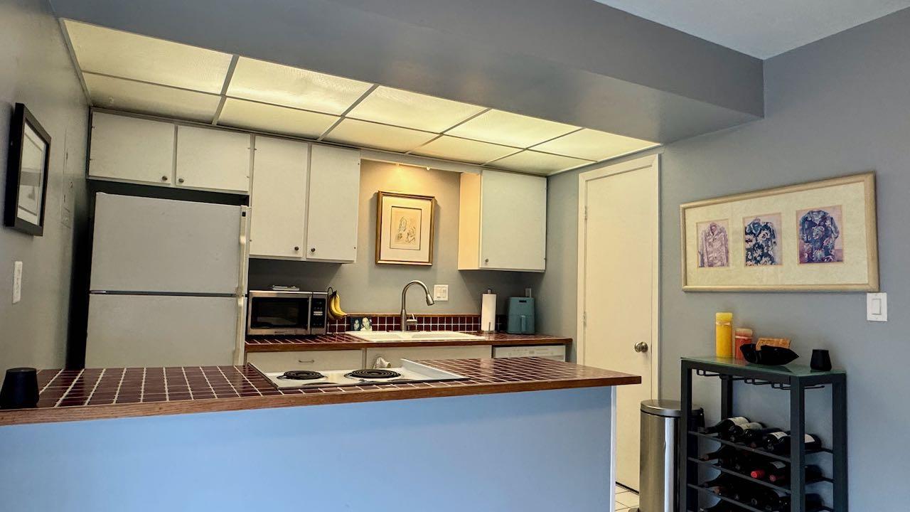 (16) Kitchen.jpeg