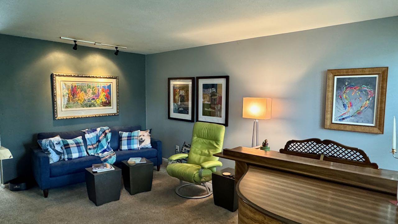 (8) Living Room.jpeg